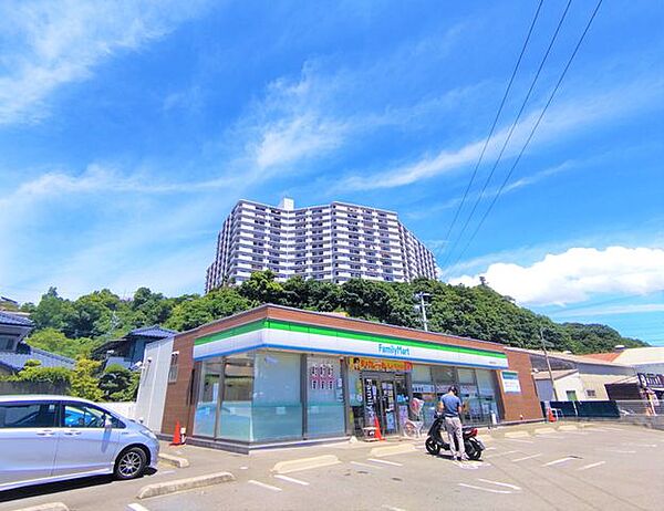 【コンビニ】ファミリーマート　長崎田中町店様まで約500ｍ（徒歩約7分）です。 1300m