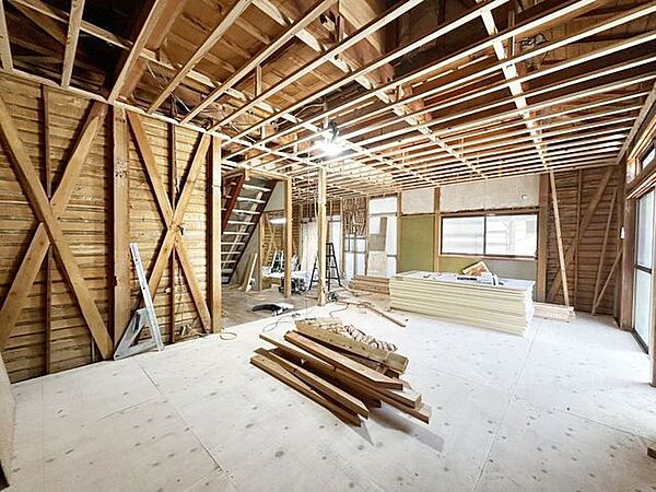 【リフォーム中】リビングに変更予定の和室です。