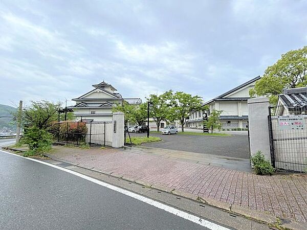 【中学校】長崎市立片淵中学校まで約650m(徒歩約9分)。
