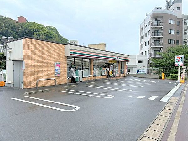 【コンビニ】セブンイレブン長崎中川1丁目店様まで約1500m(車約5分)。