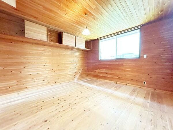 【リフォーム中】西側洋室8帖でリビングに変更予定です。フローリング張り、クロス貼り、照明交換、建具交換、クローゼットの新設を行います。