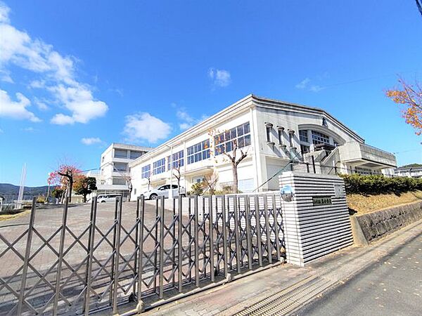 【小学校】長崎市立橘小学校まで約560m（徒歩約7分）です。