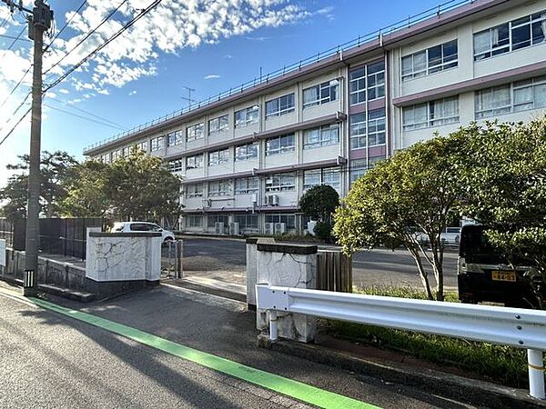 【小学校】長崎市立小江原小学校まで約600m（徒歩約8分）。