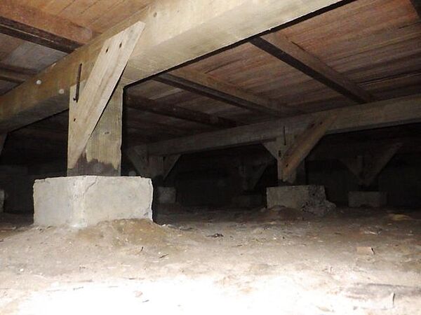 中古住宅の3大リスクである、雨漏り、主要構造部分の欠陥や腐食、給排水管の漏水や故障を2年間保証します。その前提で床下まで確認の上でリフォームし、シロアリの被害調査と防除工事もおこないます。