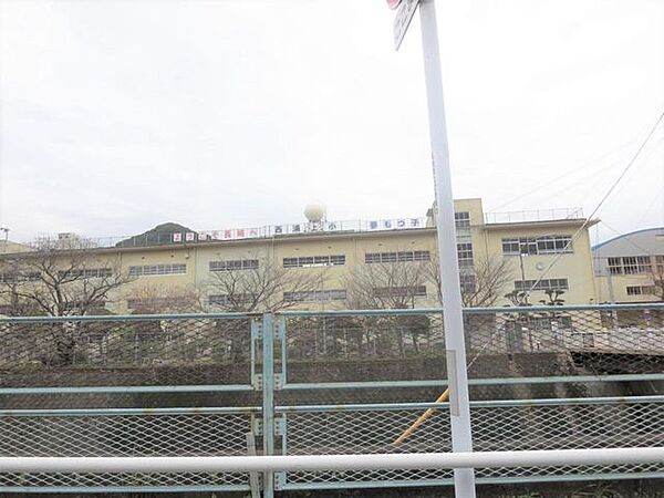 【小学校】長崎市立西浦上小学校まで約500m（徒歩約7分）です。