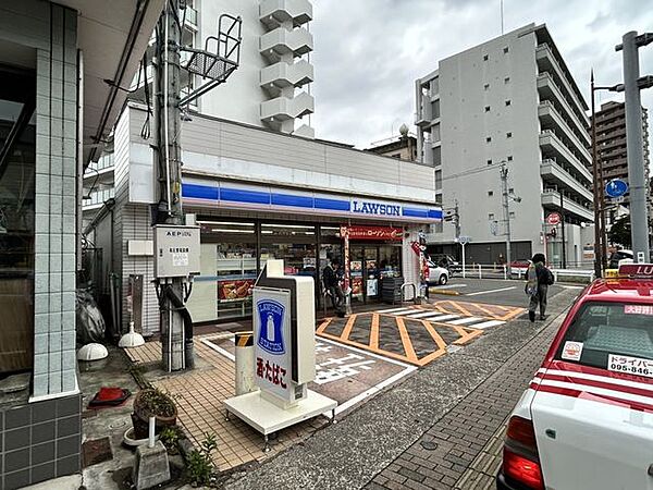 【コンビニ】ローソン　長崎昭和町店様まで約300ｍ（徒歩約4分）です。 500m