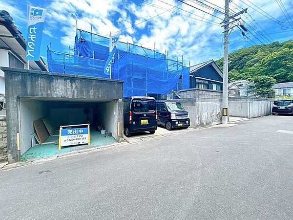 【リフォーム中】駐車場は3台駐車可能です。