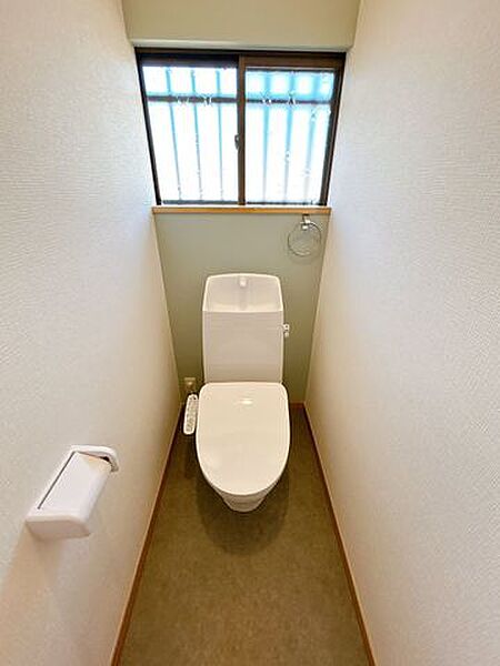 【トイレ】温水洗浄機能付きに新品交換しました。直接肌に触れるトイレは新品が嬉しいですよね。