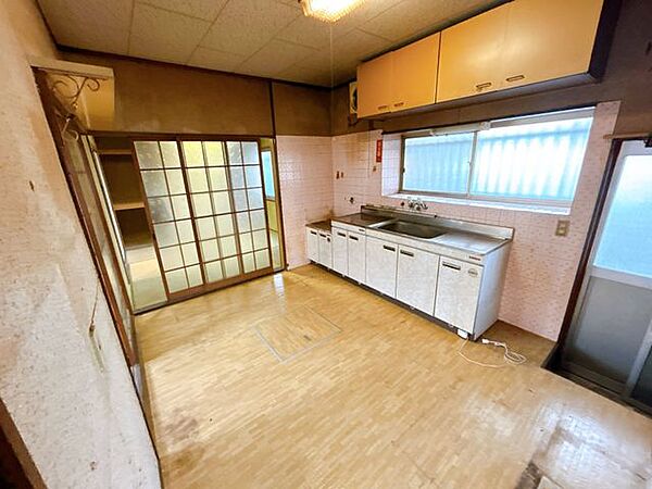 【リフォーム中】キッチンは新品交換します