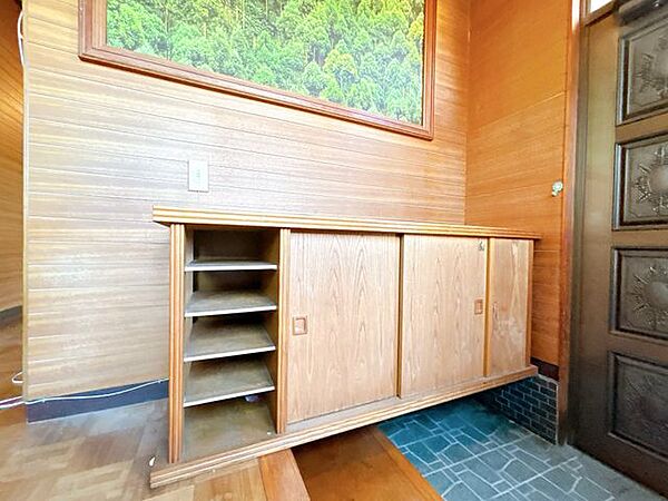 【リフォーム中】シューズボックスを新品交換予定です。