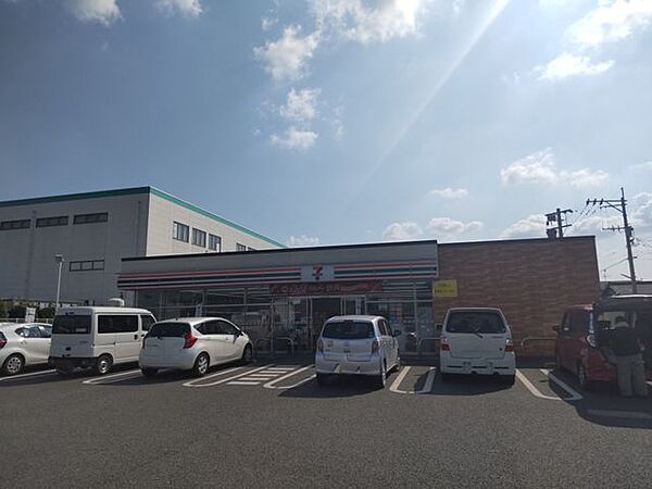 セブンイレブン泗水富の原店 徒歩10分。 790m