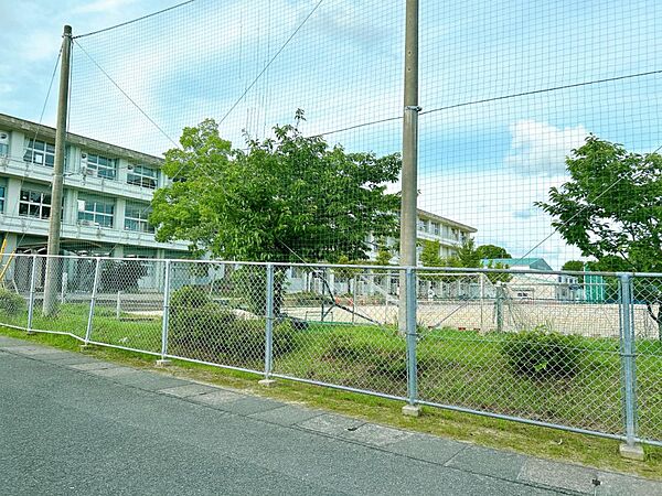 【周辺環境】玉名中学校まで2800ｍ（徒歩35分）
