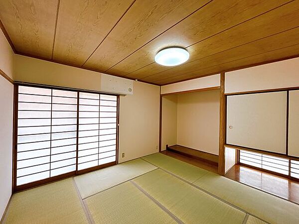 1階8畳和室です。