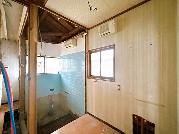 【リフォーム中】洗面・脱衣所です。洗面台は新品交換予定です。