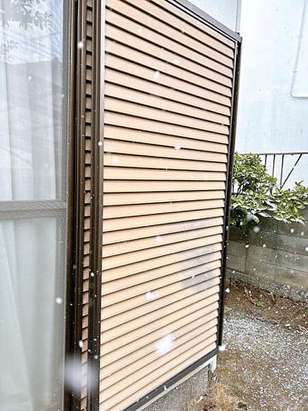 【リフォーム中】雨戸付きで強風時にも安心ですね。雨戸も塗装予定です。