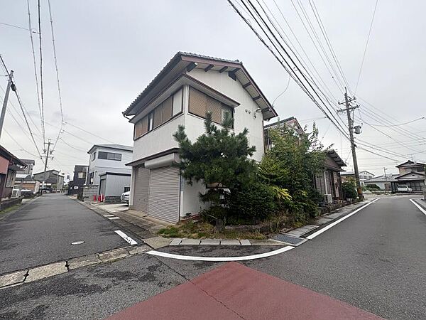 閑静な住宅街で静かで落ち着いた暮らしを♪交通量が少なく、子育てに安心・安全な環境です♪
