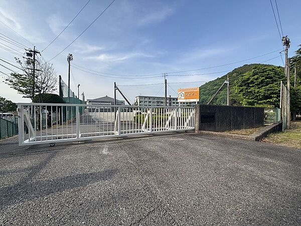 藍川中学校まで　1120m　徒歩約14分●【教育目標】自立共生　～自ら　仲間と共に　よりよく～