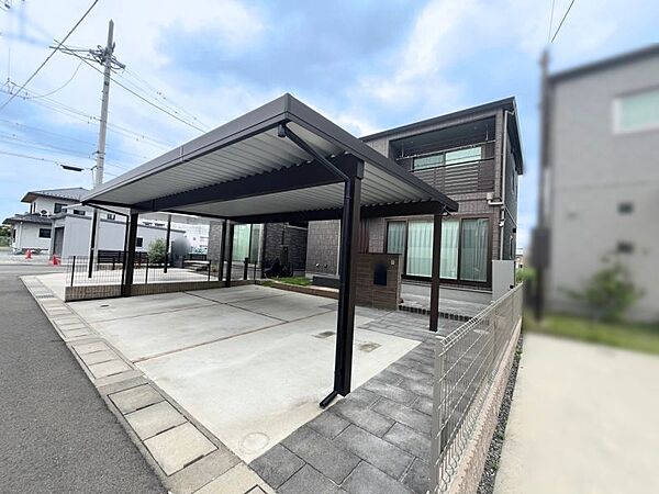 急な来客でも便利な駐車スペース3台（車種による）ございます！