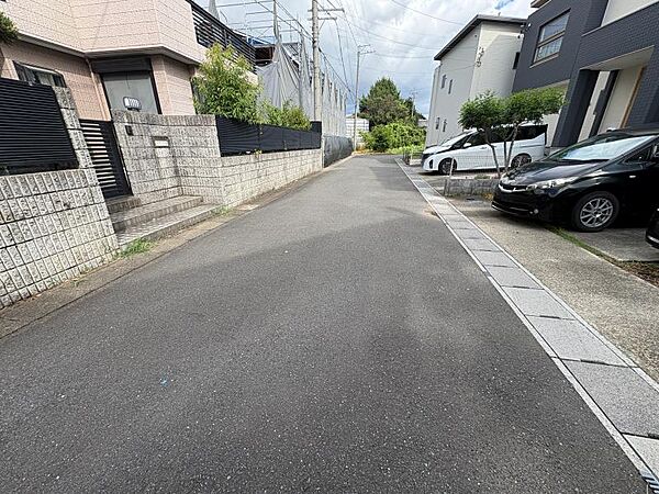小中学校徒歩圏内でお子様の通学も安心！駅までも近いため毎日の通勤・通学もスムーズです♪