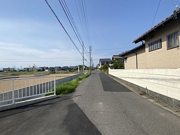 小中学校も近くお子様の通学も安心の立地です♪