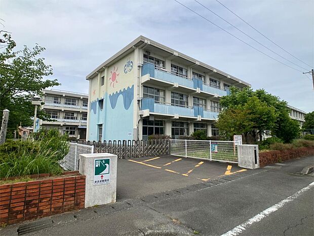 焼津市立港小学校(813m)