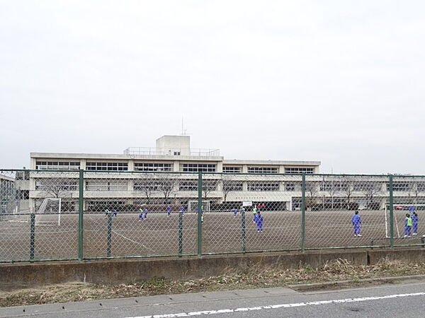 吉井中央中学校（1120m）