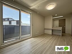 トリシア中越 201 2階1LDKのリビング/ダイニング