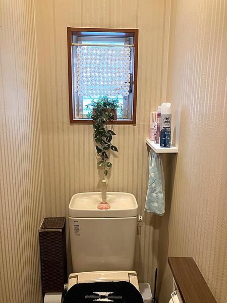 1階と3階の２か所にあります。窓が可愛いので植物が映えますね♪
