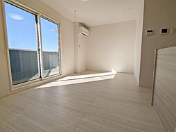 シェ・ドゥーヴル 3階1LDKのリビング/ダイニング