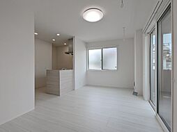 カスタリア VII 1階1LDKのリビング/ダイニング