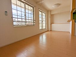 レイ・アンジュ 2階1LDKのリビング/ダイニング