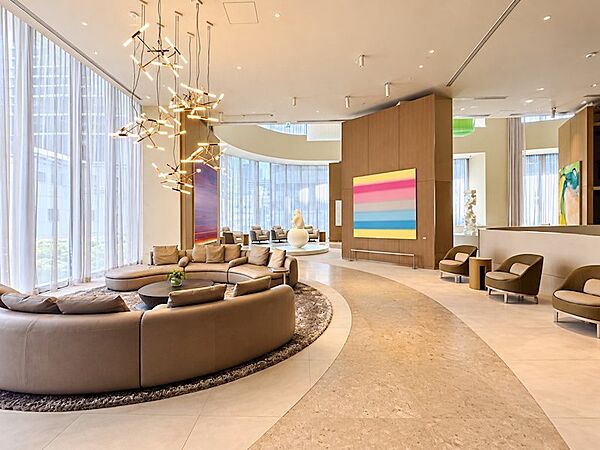 ホテルライクな暮らしを演出する共用空間。「Four Seasons Hotel」と融合したタワーレジデンスならではの特別感が魅力です。24時間有人管理や多段階セキュリティを採用し、快適な都市生活を支え