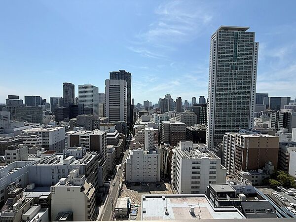 21階からの開放的な眺望は圧巻。大阪の街並みを一望できる贅沢なパノラマビューをお楽しみください