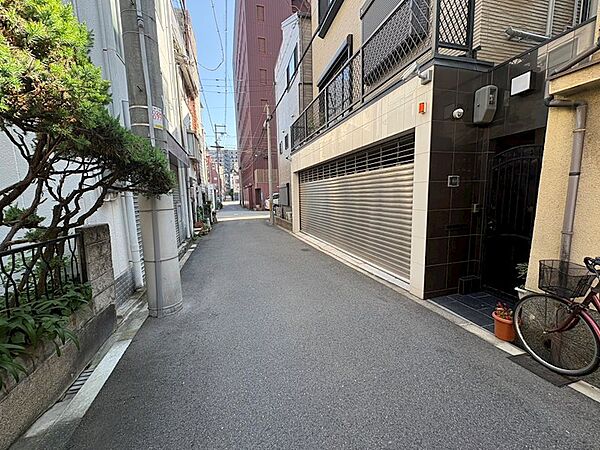 南東側前面道路
