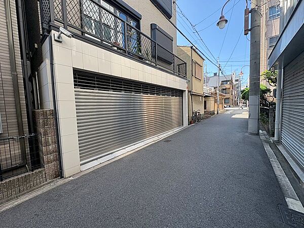南東側前面道路
