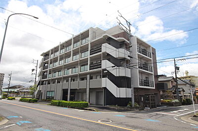 外観:新しい暮らしの舞台となる「リコット豊田大林」。モダンなデザインが街並みに映えます。 外観:新しい暮らしの舞台となる「リコット豊田大林」。モダンなデザインが街並みに映えます。
