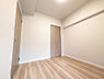 室内：新しいお部屋で、新しい物語を。子供部屋に、書斎に、寝室に。ご家族の「これから」に寄り添う、フレキシブルな一部屋です。