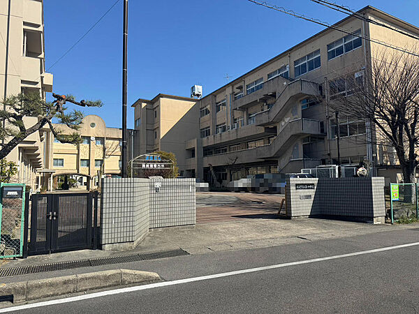 岡崎市立南中学校　706ｍ　徒歩9分