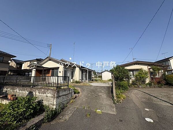 南側の車の進入口は広げてお引渡しします！  車の出し入れがラクで、生活が快適になる土地です。