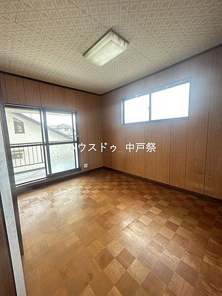 陽ざしがたっぷり入る洋室は寝室にも子供部屋にも明るく気持ちいい(^^♪