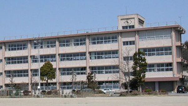宇都宮市城山中学校 2070m