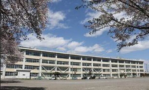 雀宮中央小学校 980m
