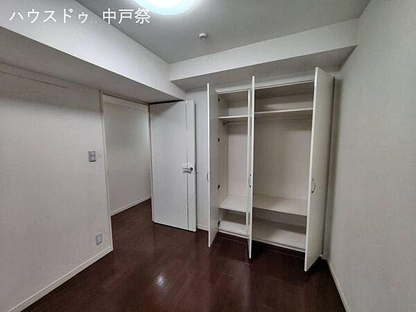 洋室の収納スペースです。