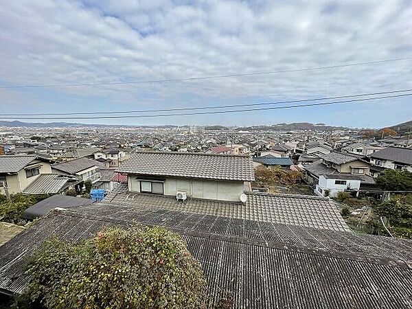 花火大会も見れる羨望です！「高台のプライベート感」が強調された邸宅の印象です！