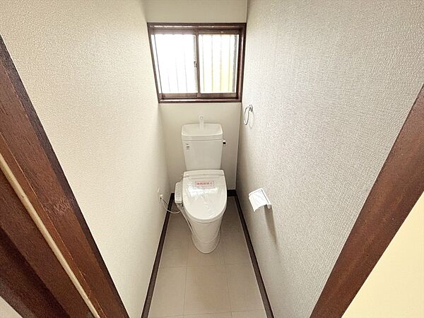 ■1階トイレ■嬉しいウォシュレット付きトイレです♪(2026年8月撮影)※リフォーム後写真