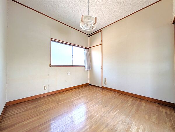 ■2階洋室■全居室収納スペース付きです！自室をより広く活用できる嬉しい設計です！(2026年6月撮影)※リフォーム前写真