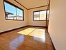 室内：■2階南東側洋室■南側と東側の二方向に窓があるので、朝陽もたっぷりと差し込む明るいお部屋です！(2026年2月撮影)※リフォーム前写真