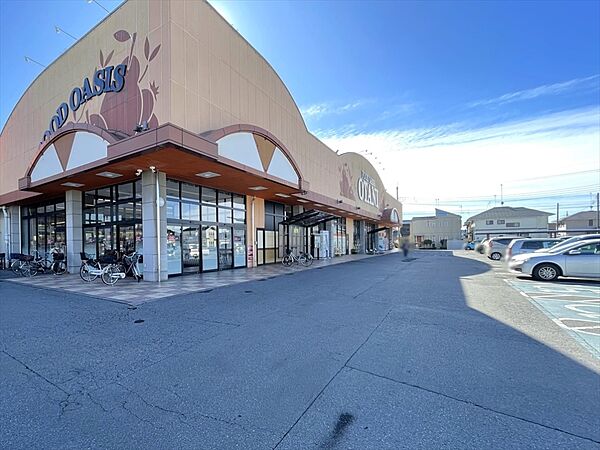スーパー 700m フードオアシスオータニ五代店(《営業時間 9:30～21:00》)