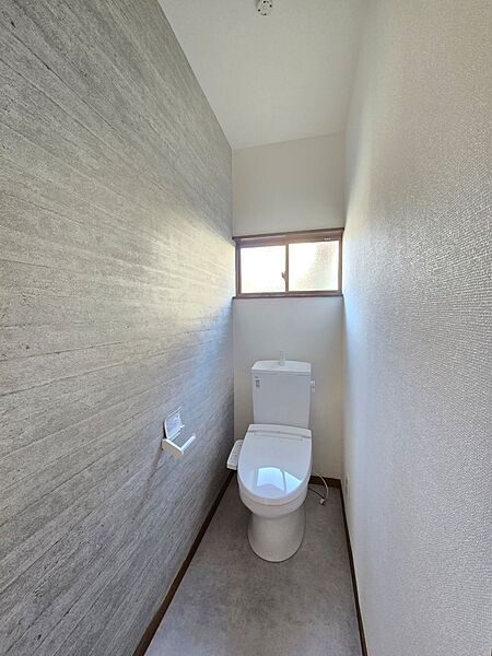 トイレも交換しました！窓付きで換気もらくらく！※リフォーム後写真（2026年3月撮影）