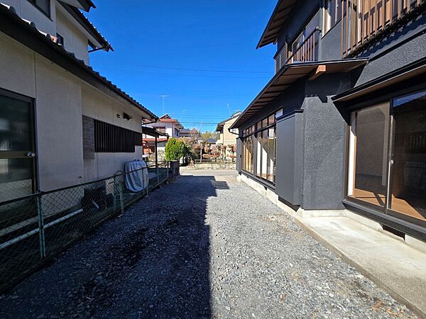 【外観】広々としたお庭でガーデニングやプール遊びを楽しめます※リフォーム後写真（2026年3月撮影）